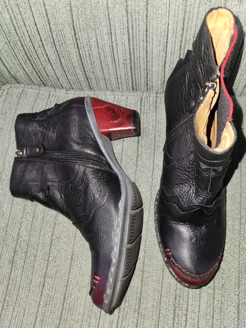 🍉Maciejka Black Leather Ankle Boots with Red Heel Detail